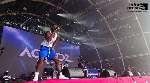 Ilha do sal: MC Acondize fecha 33.ª edição do festival de Santa Maria com banho colectivo ao amanhecer