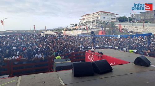 Santa Cruz: Artistas mostram performance e público corresponde no arranque do Festival de Areia Grande