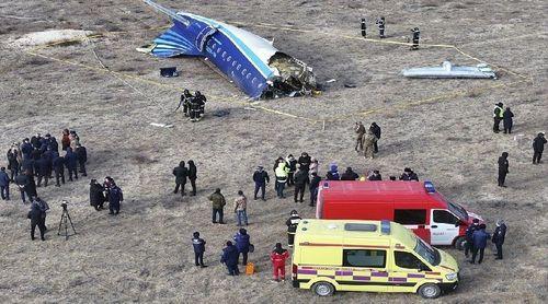 Azerbaijão diz que avião foi atingido por "uma interferência física externa" na Rússia