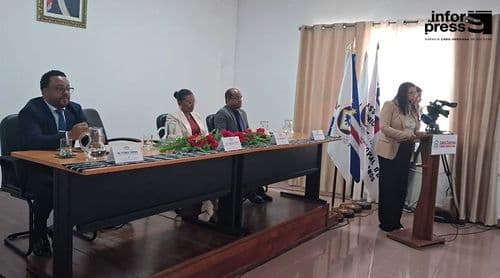 Autarcas defendem mais competências e recursos para consolidar descentralização