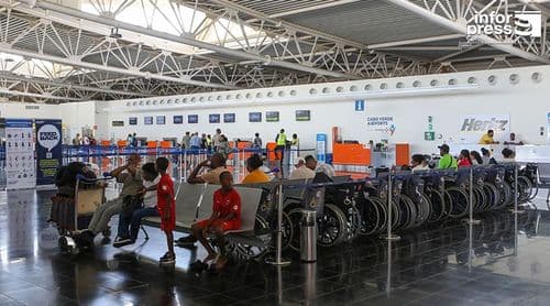 Aeroporto/Praia: Falta de sistema de ar condicionado gera protestos de passageiros e trabalhadores 