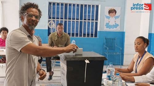 Legislativas2026/Sal: Aldirley Gomes vota com “sentimento do dever cumprido” e apela ao voto para combater abstenção