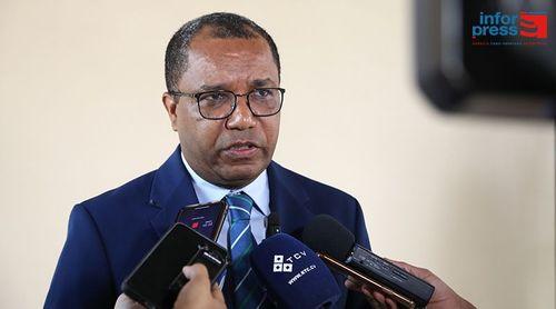 Maio: Ministro da Educação visita ilha para acompanhar andamento do ano letivo 2025/2026