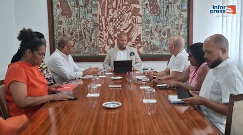 São Vicente: The government is to provide each group with a three-thousand-contos grant and donate headquarters to Ligoc-SV