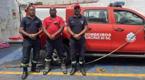 Ilha do Sal : Autarquia salense envia três bombeiros municipais e uma viatura para apoio a São Vicente após onda tropical