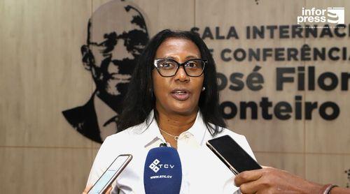 Arceolinda Monteiro appelle à la défense de la démocratie lors de l’inauguration d’une salle en hommage à José Filomeno
