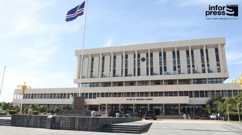 Governo vai debater com deputados as políticas fiscais e seu impacto no crescimento económico do país