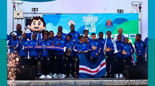 Praia: Equipa sub-13 da Associação DND e EFA vence IX torneio João Pexim nos Açores 