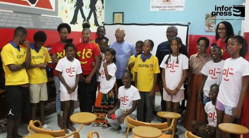 Associação Black Panthers recebe equipamentos informáticos para reforço de pesquisas e formação 