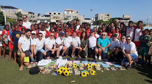 Associação Maracana recebe donativos dos veteranos de futebol da TAP