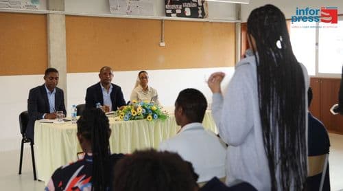 Praia: Presidente da Assembleia Nacional ministra aula magna sobre “Política, ética e religião”