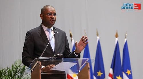 Austelino Tavares pede deputados independentes e elogia civismo nas urnas