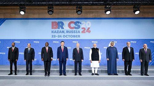 Xi pede que os países do "BRICS Plus" defendam a paz e alcancem a segurança comum