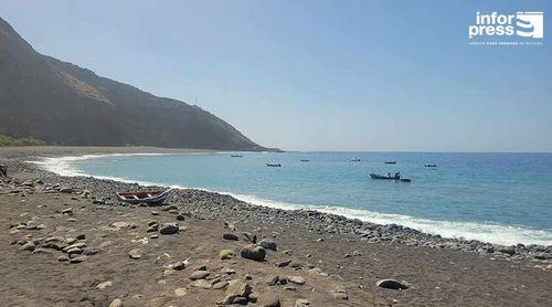 Porto Novo: Iate com motores avariados e velas danificados obrigado a ancorar na Praia Formosa
