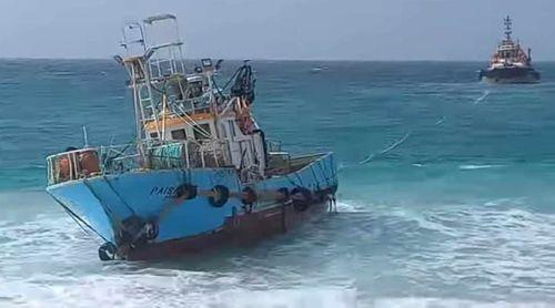 Maio: Embarcação “Pai Santo” já foi desencalhada e segue para a cidade da Praia para avaliação de danos