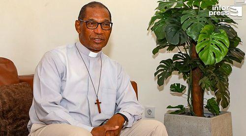 A criança que deu homem cedo e nunca teve contacto físico com mulher alguma, torna-se bispo de Cabo Verde 