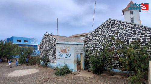 São Vicente: Sintap denúncia que funcionária do Centro de Educação de Jovens e Adultos está sem salário há dois anos