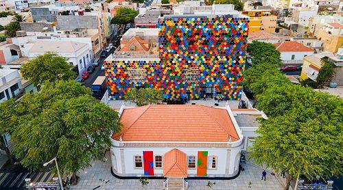 São Vicente: CNAD recebe exposição “Horizontes” do moçambicano Mapfara Sitoe