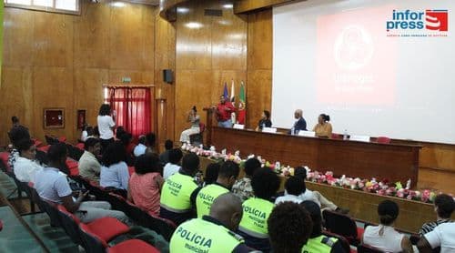Gilvan dos Santos defende formação de profissionais para melhorar atendimento às pessoas com deficiência