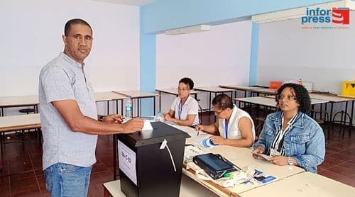 Legislativas2026/Sal: Carlos Monteiro vota confiante na vitória do PAICV e aguarda resultados na sede do partido