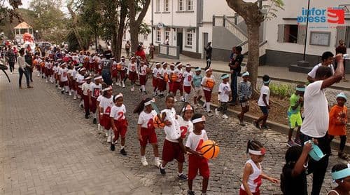 Brava/Carnaval: Desfile do pré-escolar e escola básica deu as boas-vindas ao carnaval na “Ilha das Flores”