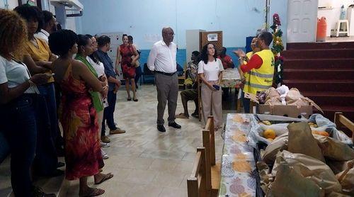 Praia: Utentes da Casa do Abrigo recebem refeição quente e kits de lanche dos colaboradores do Banco Interatlântico