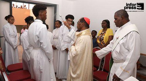 Paróquia de Nossa Senhora da Graça inaugura capela mortuária da Praia no Dia dos Fiéis Defuntos