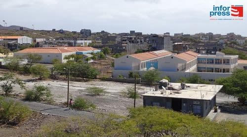 Porto Novo: Moradores do complexo habitacional Casa para Todos reinvindicam passeios na estrada de acesso