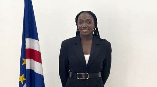 Jovem pesquisadora publica livro sobre 15 anos da parceria especial Cabo Verde - União Europeia