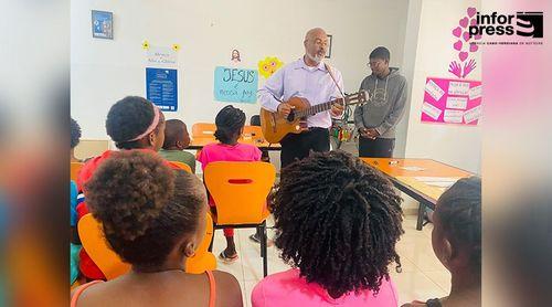 Centro de Dia Abraço assinala dia escolar da não violência e da paz em Alto da Glória