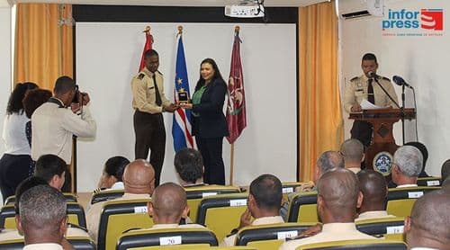 Ministra destaca contributo de novos capitães para a modernização das Forças Armadas de Cabo Verde