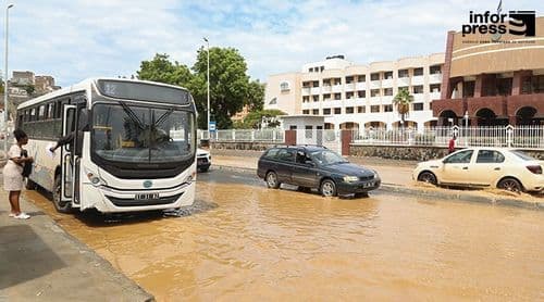 Protecção Civil reforça apelo à autoprotecção perante previsão de chuva até terça-feira