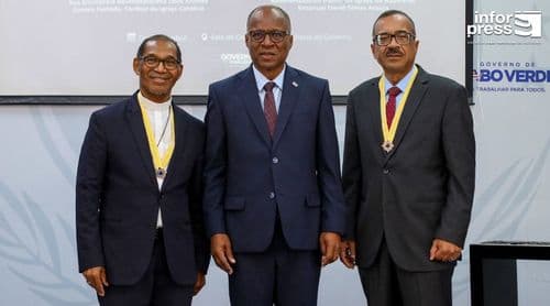 Condecorações: Reconhecimento é estímulo ao mérito e ao serviço à sociedade - Dom Arlindo Furtado e pastor David Araújo