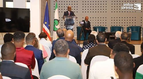 Líder do MpD defende reforço da democracia em conferência da IDC África