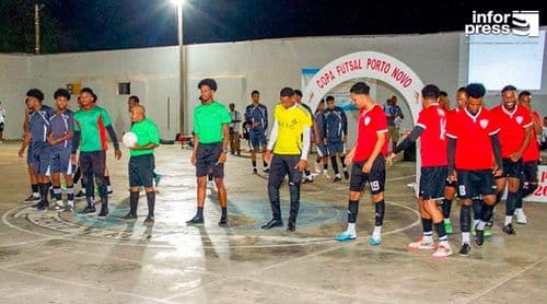 Porto Novo/Futsal: Jogos regressam após suspensão devido às chuvas - reaberto debate sobre polidesportivo coberto