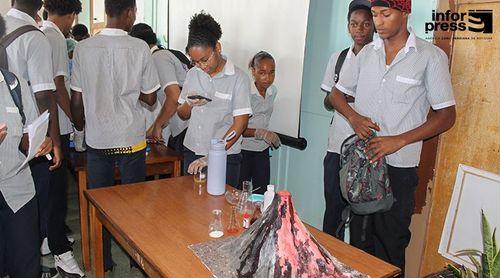 Liceu Domingos Ramos promove feira para combater “fuga” de alunos às áreas científicas