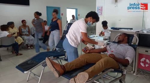 Praia: Mais de 50 doadores de sangue participam em rastreio de doenças oncológicas no HUAN