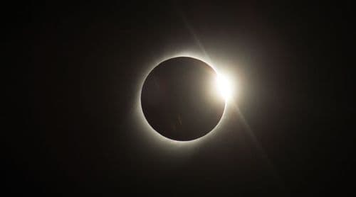 Portugal testemunha pela primeira vez desde 1912 um eclipse total do Sol