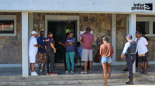 Mesas de voto em Santiago Sul abriram depois das 08:45