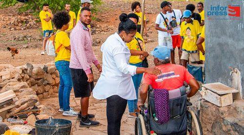 Autárquicas 2024/Porto Novo: Elisa Pinheiro promete “bater em todas as portas possíveis” para construir estrada para Covão