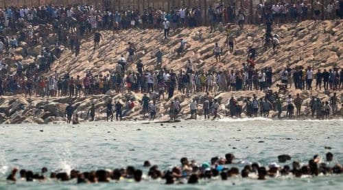 Migrações: Presidente do governo de Ceuta estima entrada de 60 mil pessoas e diz que há 34 mortos
