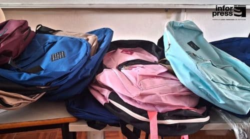 São Vicente: Estudantes recebem mochilas e materiais escolares doados por parceiros da OMCV