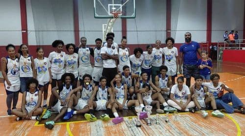 São Vicente: Treinador de La Família critica adiamento do nacional feminino de basquetebol e falta de apoios à formação