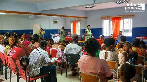 Crianças do Espaço Aberto Safende contemplados com materiais escolares 