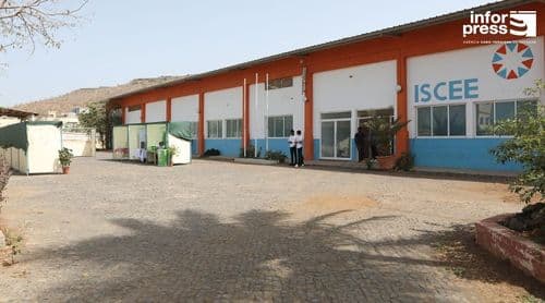 Feira de Negócios do ISCEE incentiva jovens ao empreendedorismo e aproxima estudantes do mercado empresarial - associação
