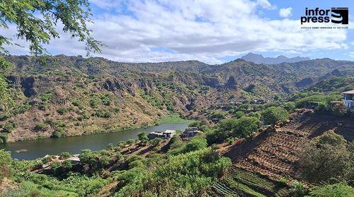   Santa Cruz/Figueira Gorda: Famílias resistem na agricultura apesar das más condições da estrada