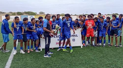 Futebol/Santo Antão Sul: Fiorentina revalida título de campeão regional em sub-17