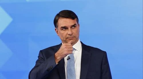 Flávio Bolsonaro diz que vitória de Lula é "matematicamente impossível"