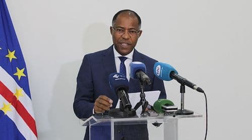 Primeiro-ministro diz que orçamento rectificativo permite reorganizar prioridades da despesa pública sem aumentar volume global do orçamento