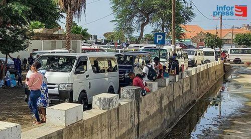 Praia: Condutores do terminal de  Petcheco queixam-se de más condições no local de trabalho e pedem casa de banho (c/áudio)